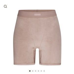 SKIMS (M) Velour Bike Short in Color Dusk